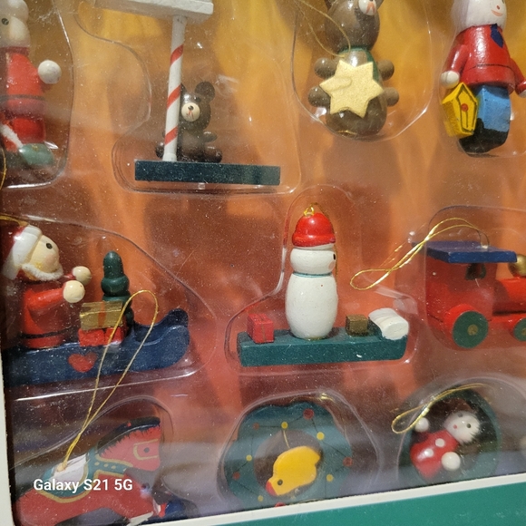 Vintage Joybrite Handpainted Mini Wooden Christmas Ornaments Set Of 24 🎅 ⛄️ 🎄 - Picture 5 of 9